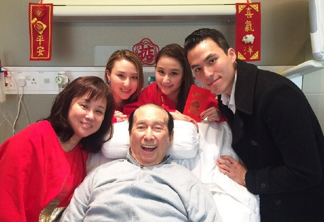 96岁何鸿燊全家照,世界上最幸福的男人,4房太太,16个子女!