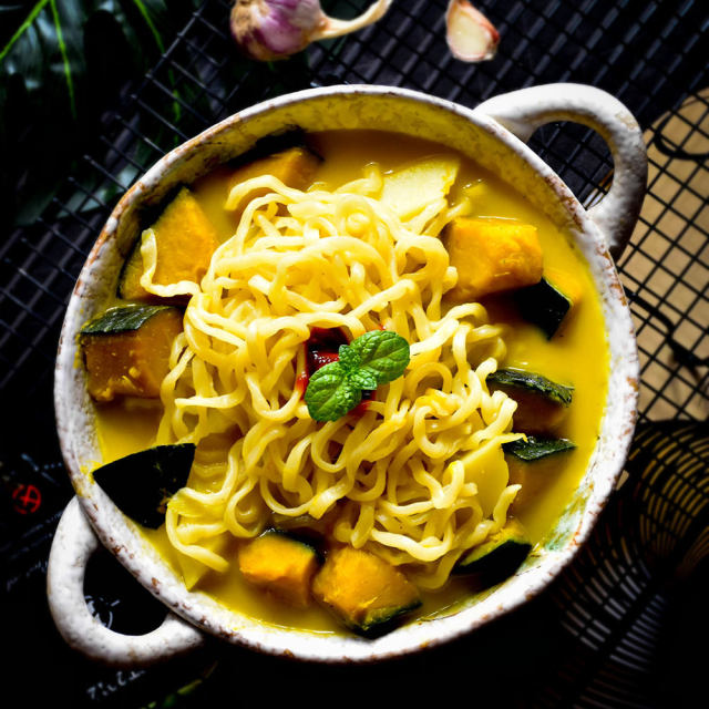 香甜南瓜面,热腾腾的,吃上一碗超满足