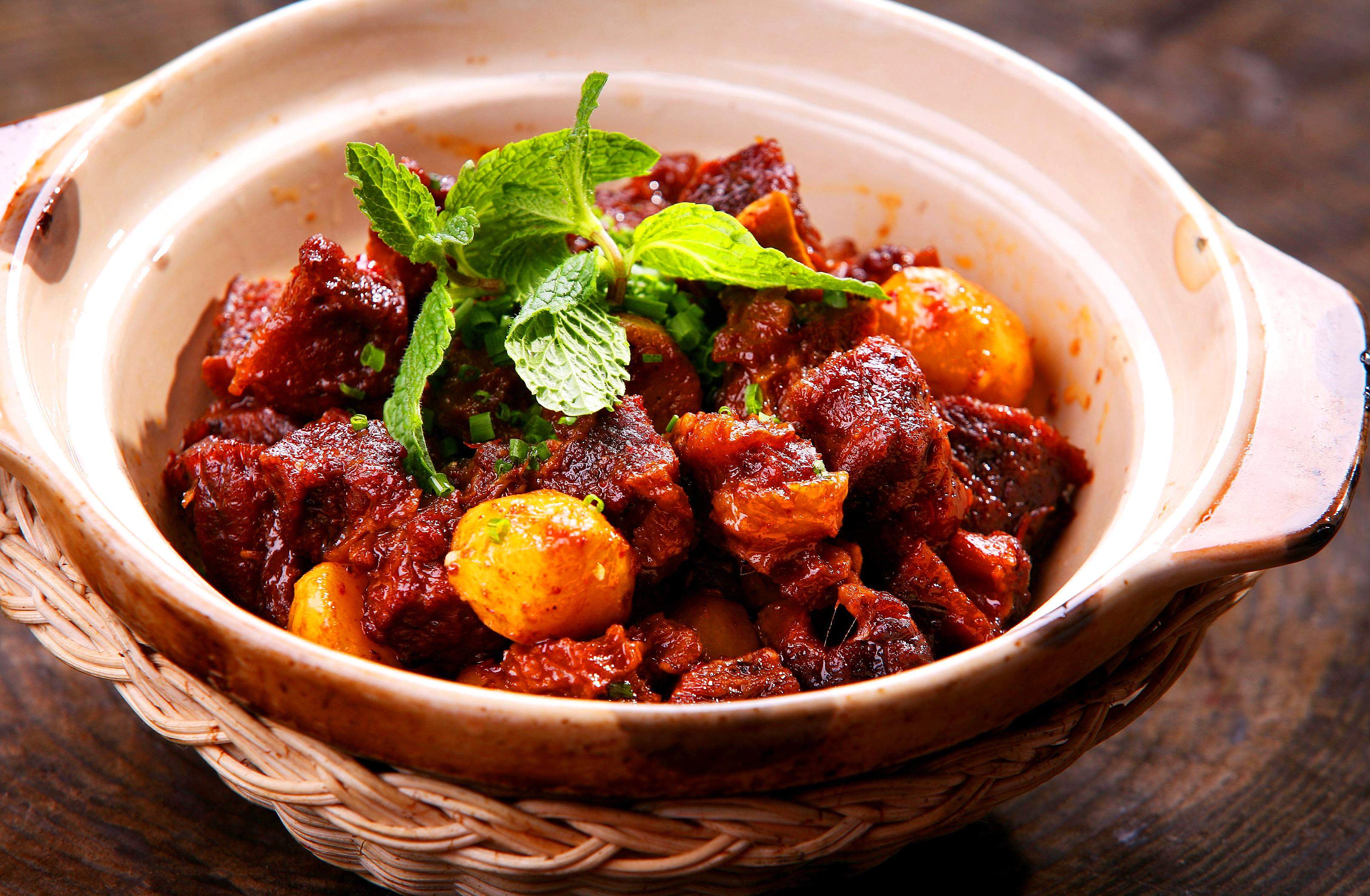 土豆烧牛腩肉,这样做简单方便,先收藏吧