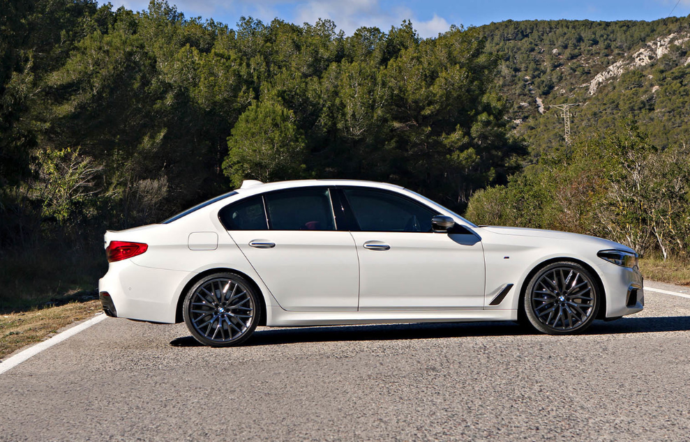 汽车:宝马,精致,适应性和连接性使m550i更接近7系列的奢华!