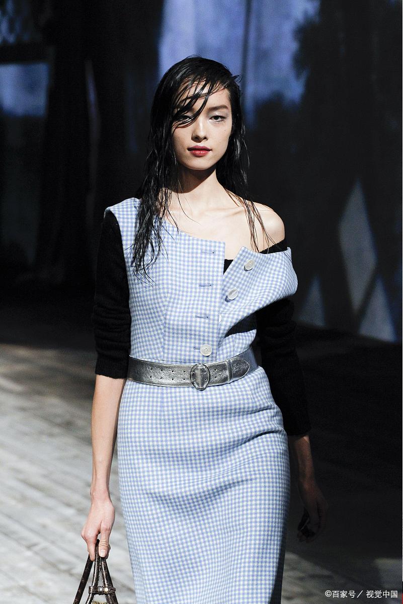 成就与影响:孙菲菲的模特之路