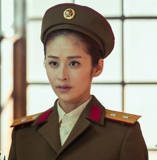 女星军装照盘点:蒋欣像个"土肥圆",杨幂佟丽娅超美