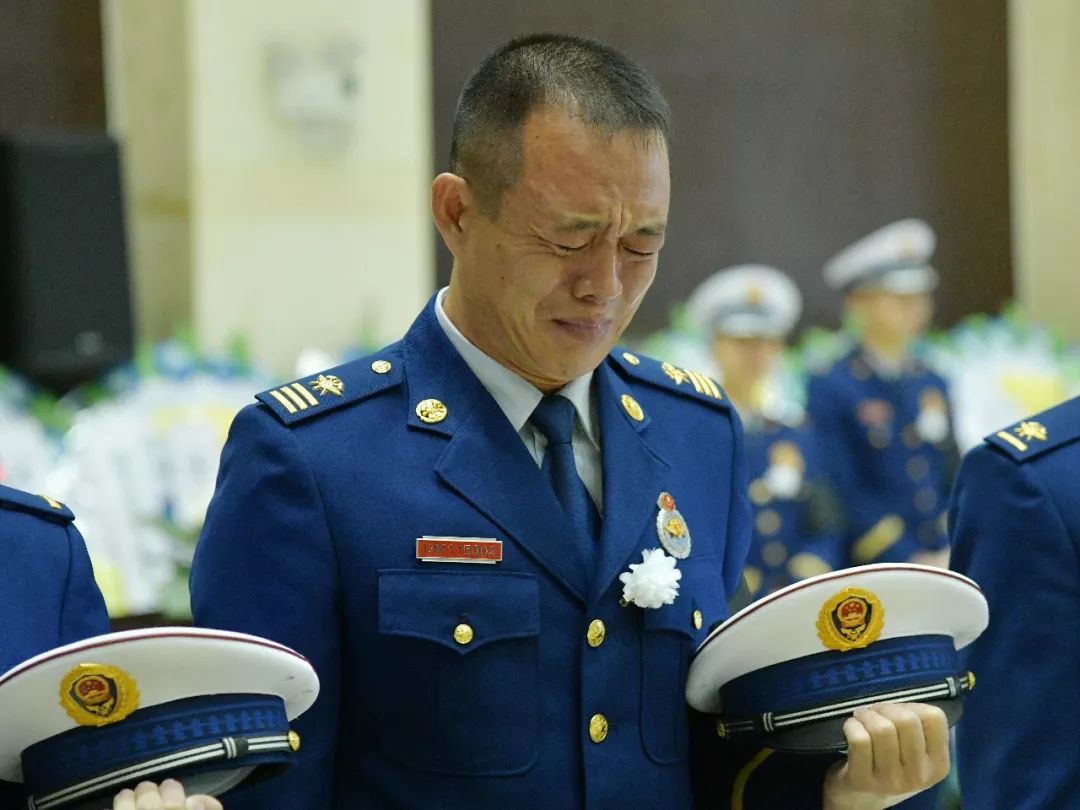 忠魂千古!消防烈士张伟杰遗体告别仪式举行
