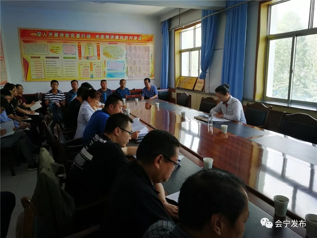 会宁新任县委副书记杨燕来到了丁家沟镇荔家峡村