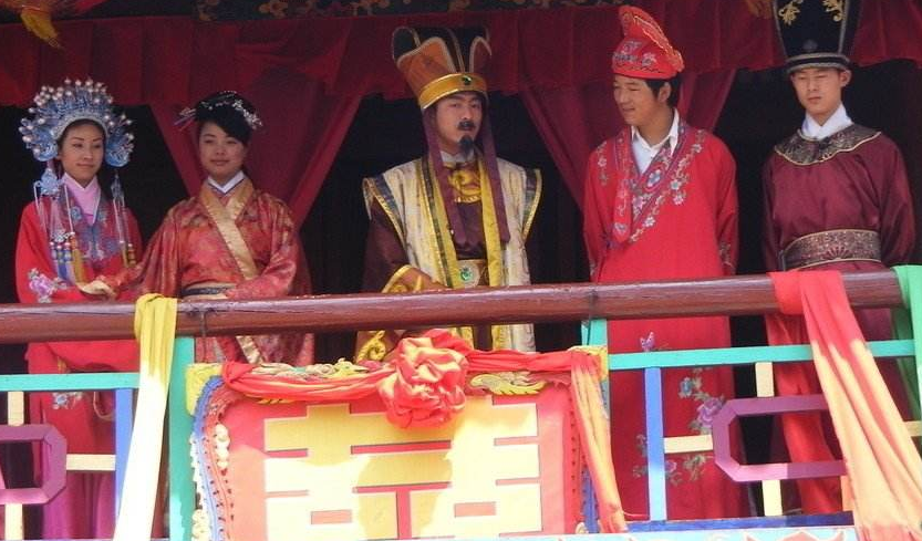 公主被迫嫁秃头驸马,成婚多年后见心中情郎,庆幸:还好没嫁他