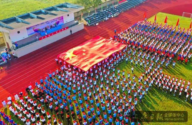 歌声献给祖国,汗水挥洒青春!小越中学这个运动会超燃