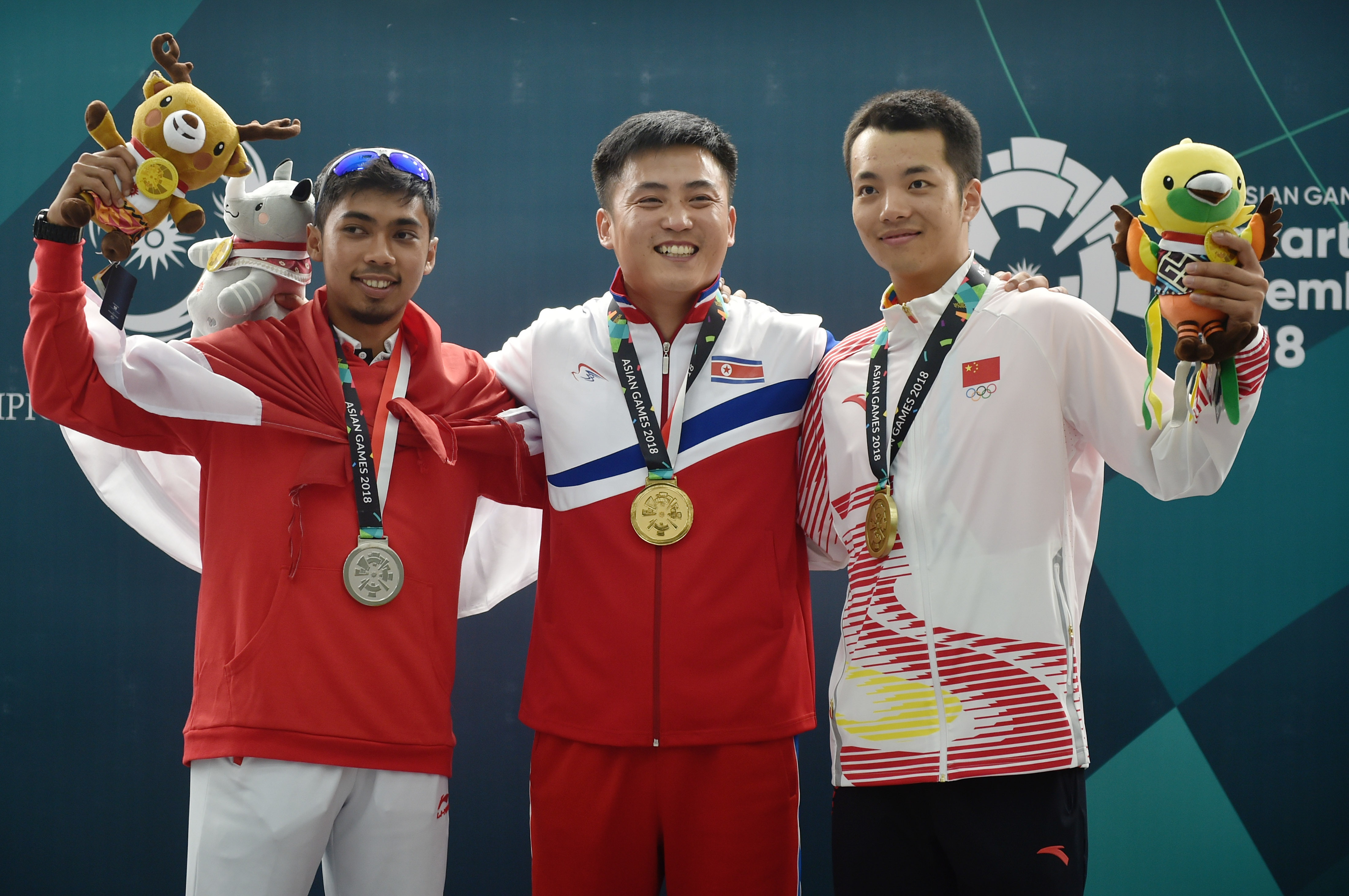 射击——男子10米移动靶混合速颁奖仪式举行(2)