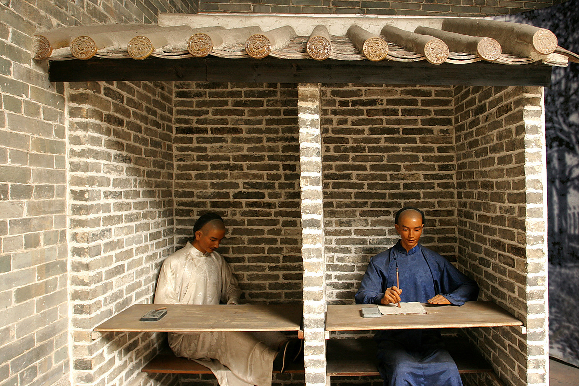 古代乡试相当于现在的高考,但是考试的条件却是十分恶劣,看你能不能