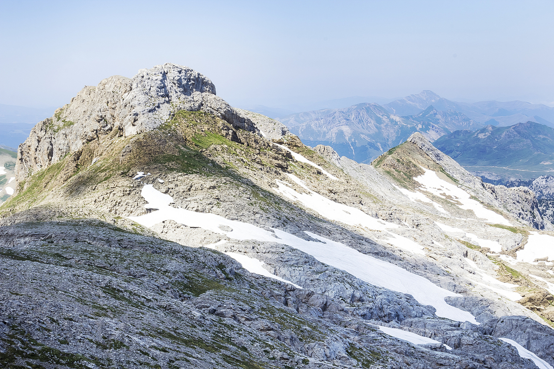 太白山:位于陕西省眉县,是秦岭山脉的主峰.