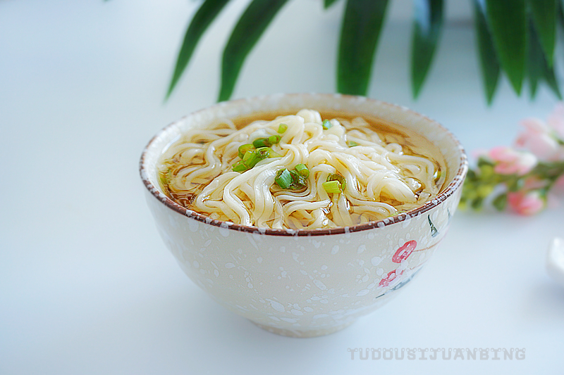 这一碗清水面,是盛宴之后的宝,只是几步,就把清爽吃出来