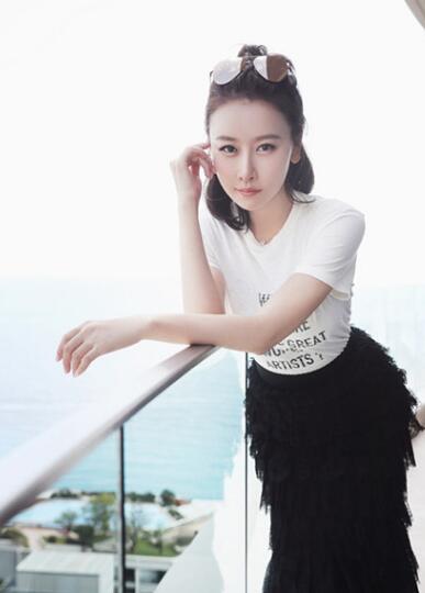 毛俊杰曝新写真 "s"型身材依旧惹眼