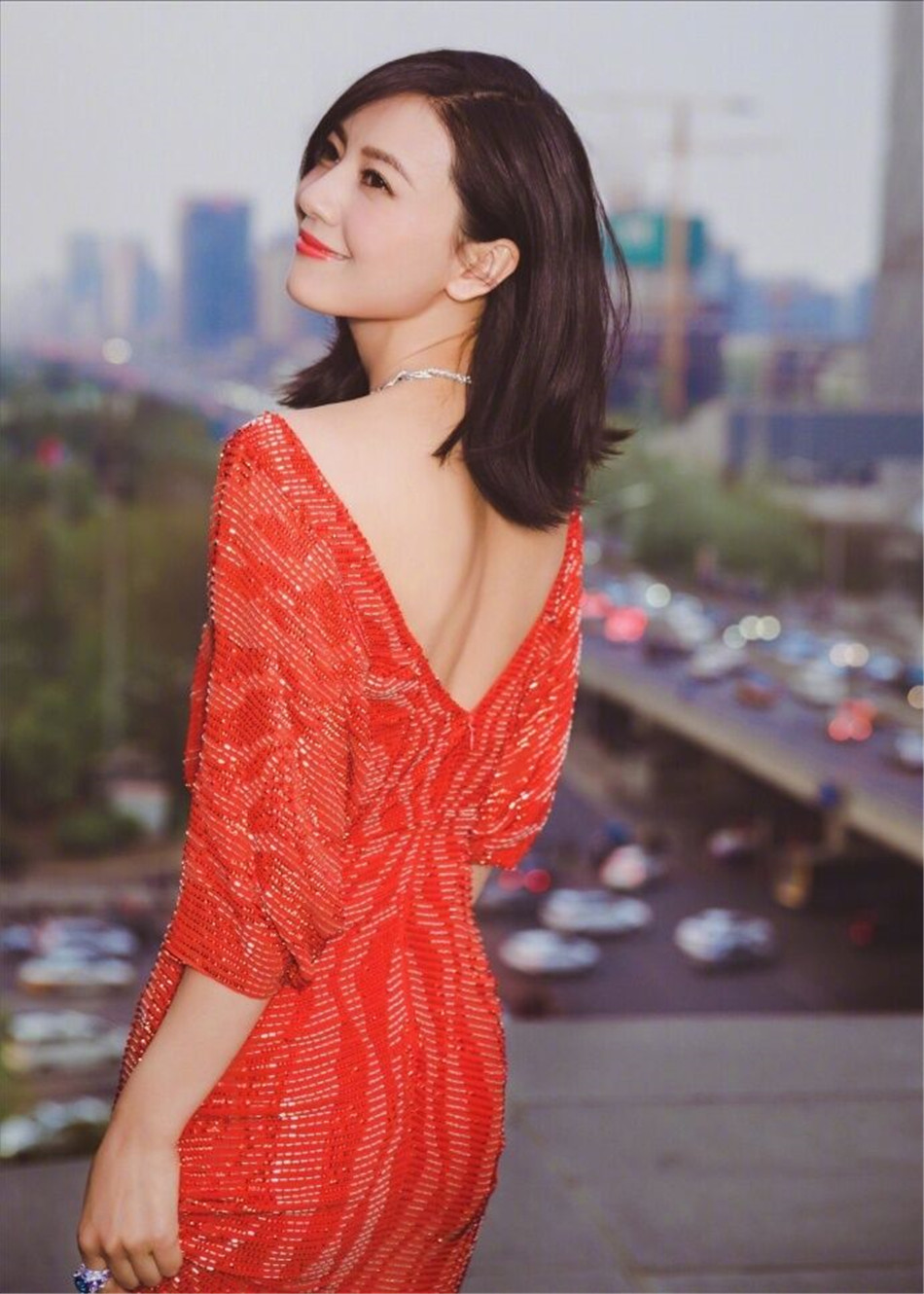 少有的气质美女,她在《倚天屠龙记》中的古装扮相美到令人心动的境界
