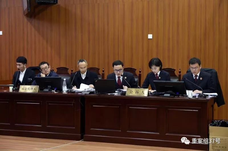 保姆纵火案12小时庭审回顾丨林生斌水杯砸向莫焕晶,请求判其死刑