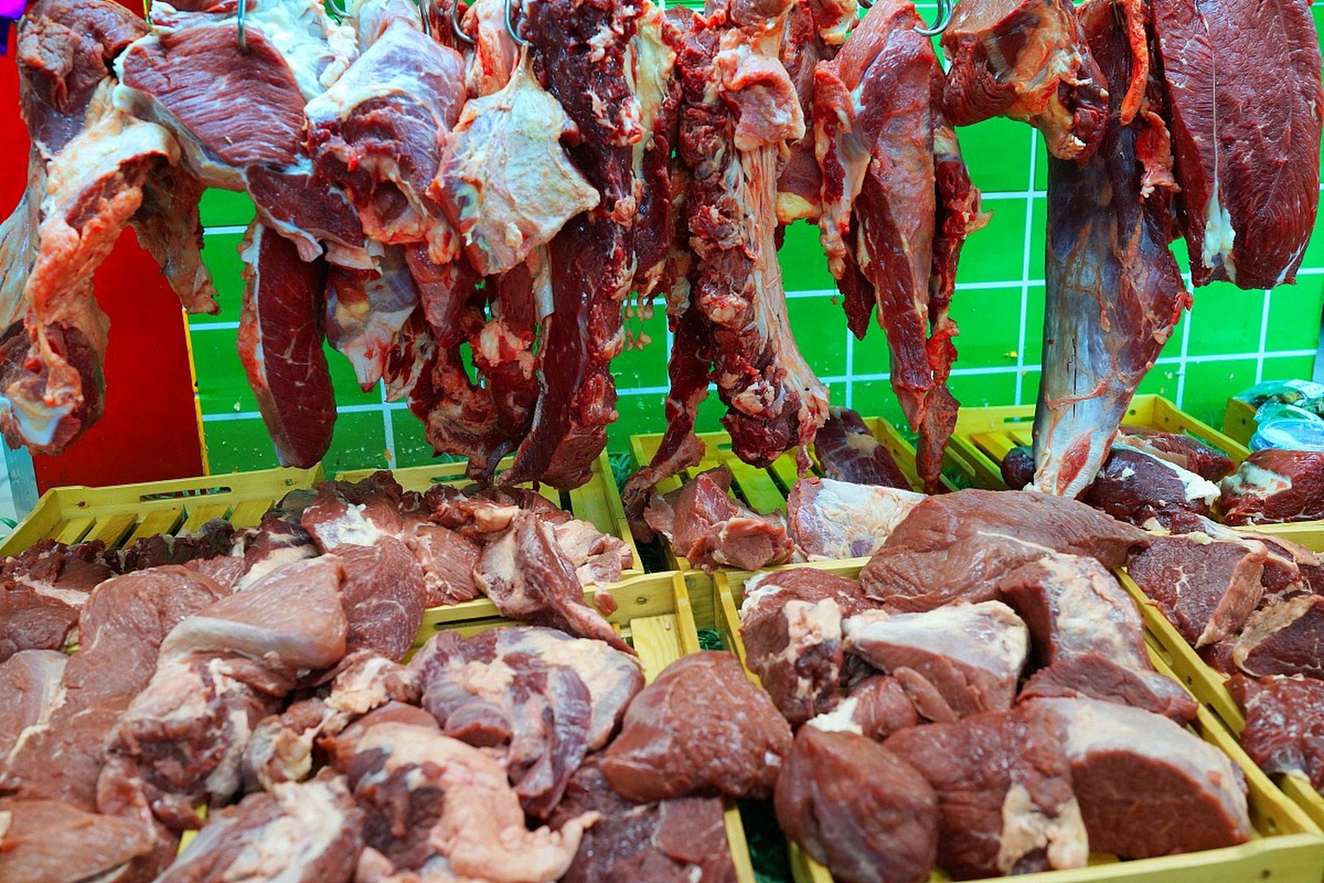 摘要:靖远羊羔肉是甘肃冬季食补的硬货,富含营养,口感鲜美.