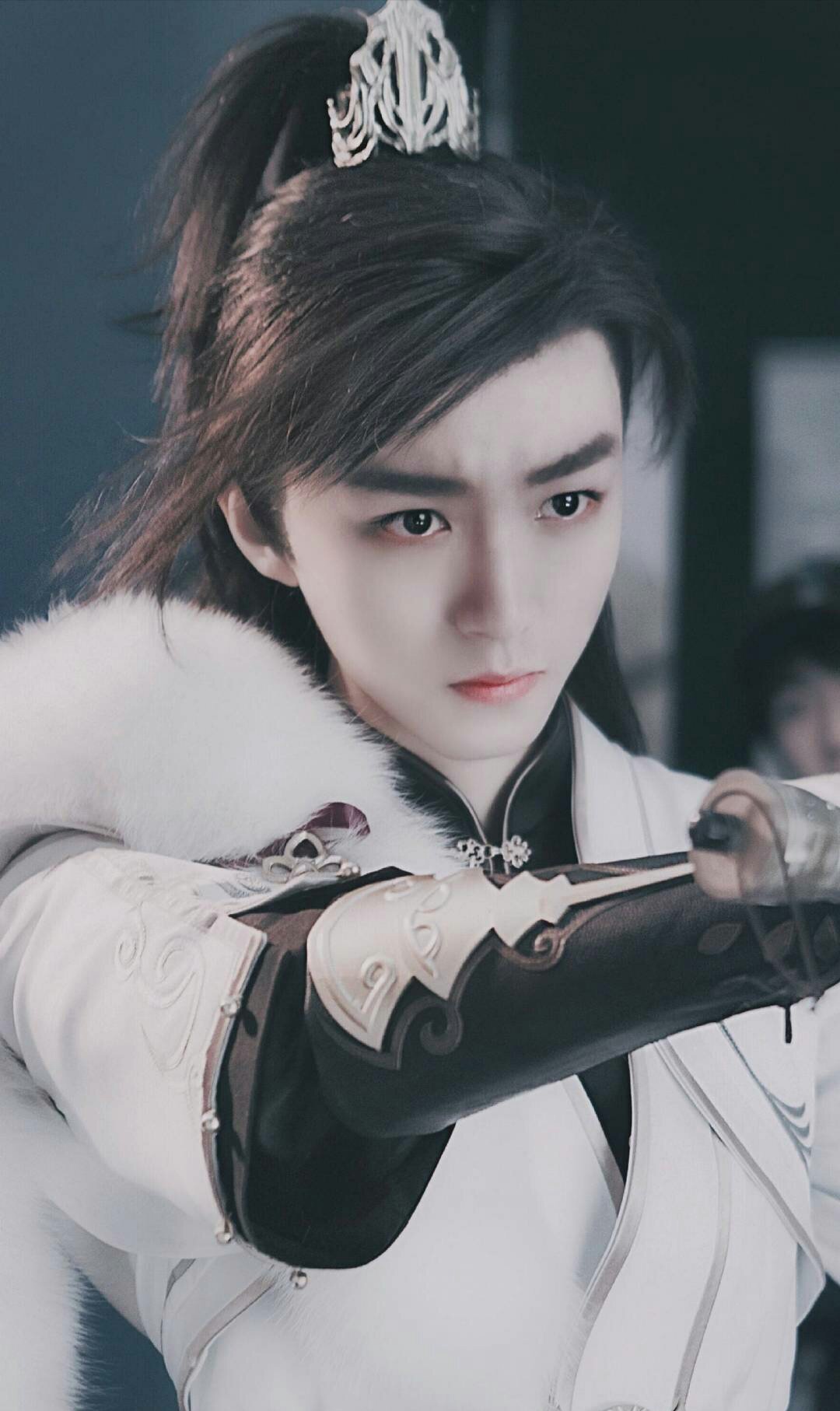 王一博,易烊千玺……男明星古装照,又是谁家的白衣少年?