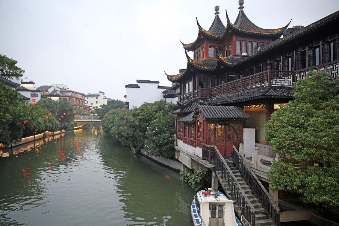 南京夫子庙:欣赏美丽的秦淮河,周边的建筑也都非常的古色古香