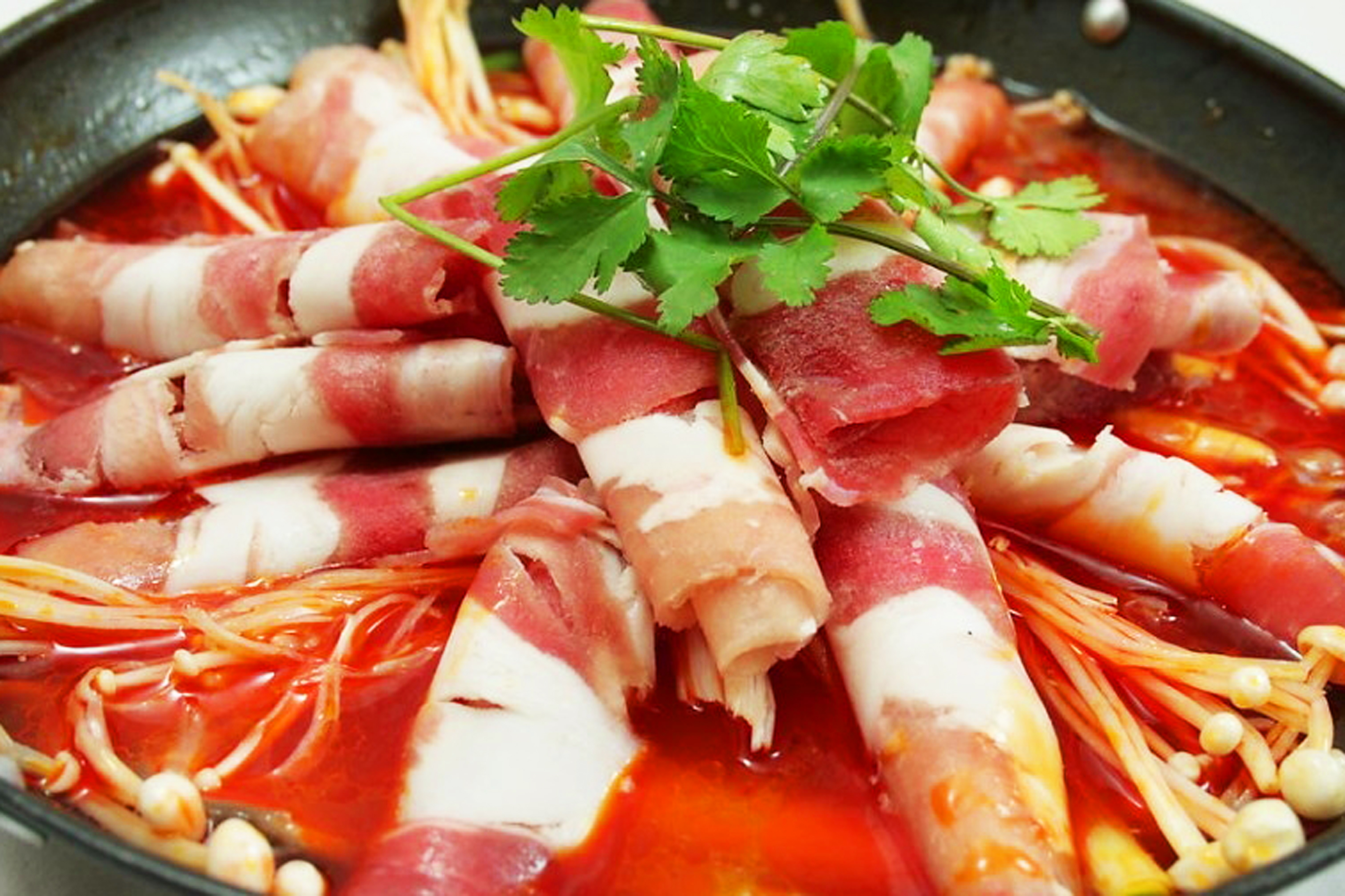 每日推荐六道菜:这些食物你都吃过几个?; 金针菇肥牛煲