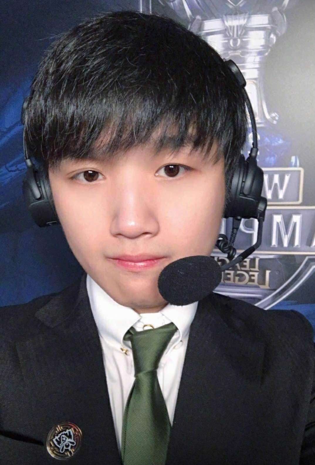 lol:jdg老板凌晨发文指责微笑,翻旧账没风度,微笑直接道歉