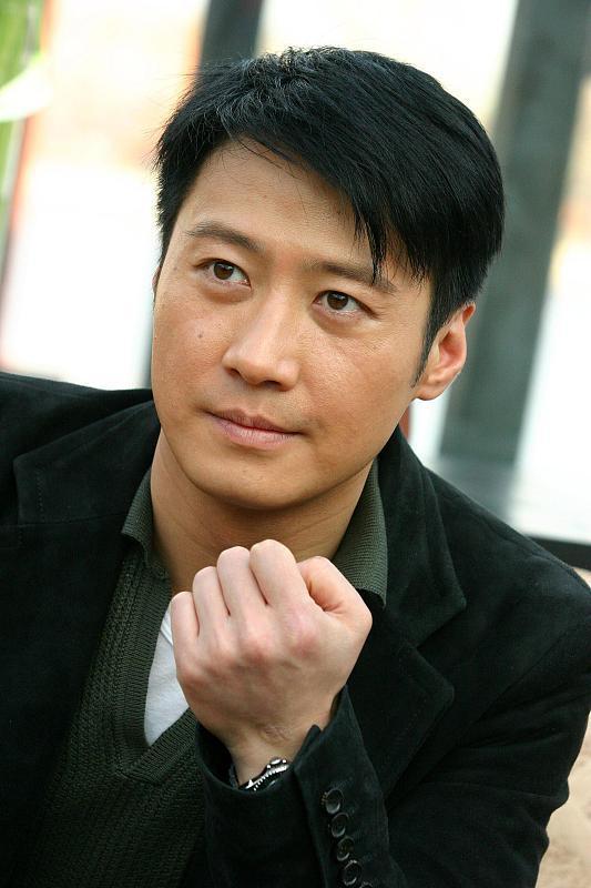 刘德华,1961年9月出生于中国香港,中国知名演员,歌手,词作人,制片人