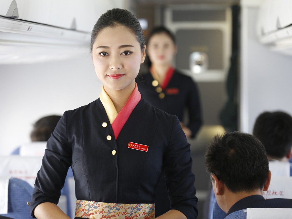 在飞机上如何称呼"空姐"?这样叫才礼貌,别叫错了闹笑话!