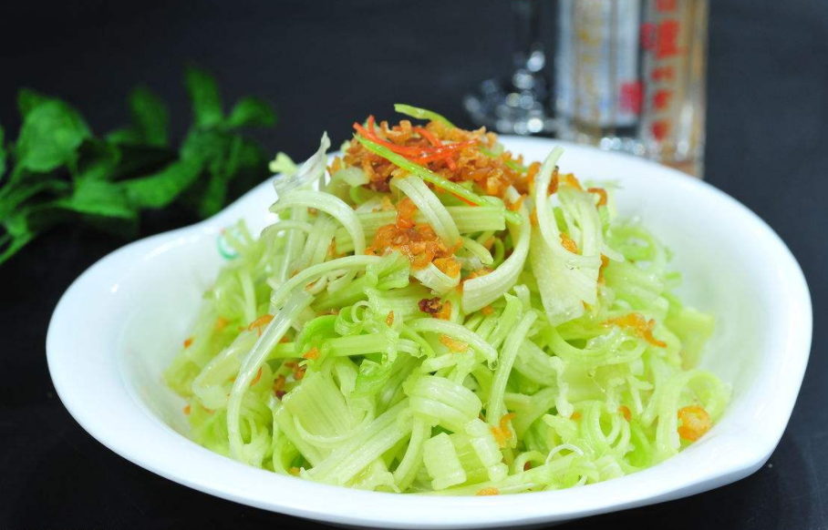 海米拌马家沟芹菜一定有很多人都没有吃过吧,非常的好吃!