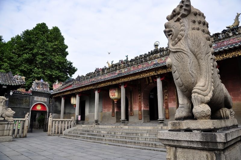 来到佛山,一定要来这里最具地方特色的祖庙参观.