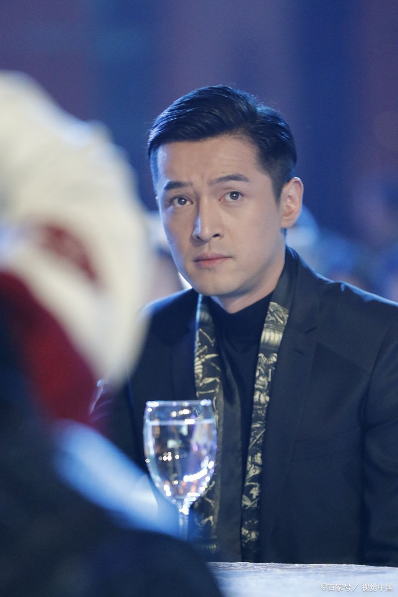 近日,一则疑似胡歌老婆黄曦宁朋友圈的动态引发关注