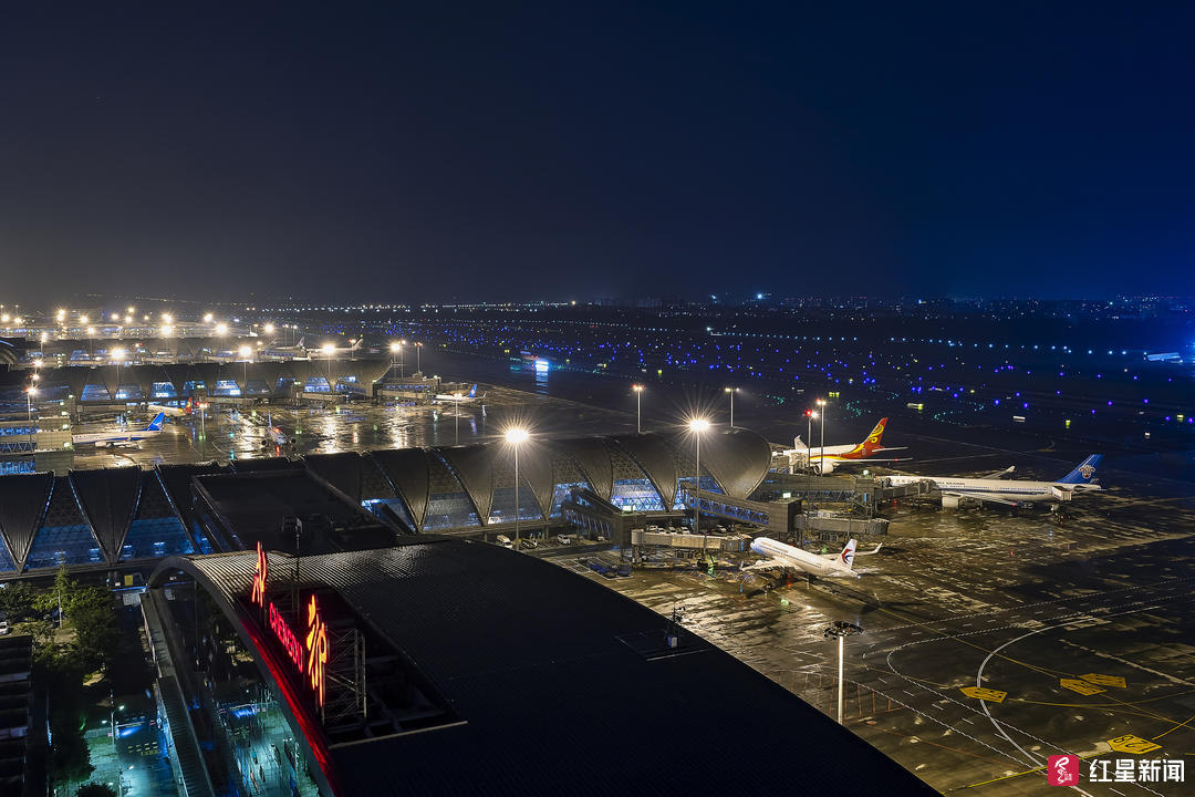 当前的成都双流国际机场,正以成都为国际航空枢纽,不断完善通达欧,美