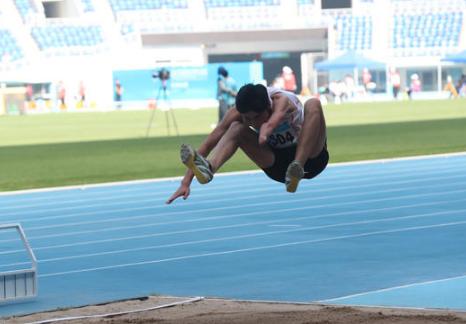 激情赛场"跳"出彩 河南残疾人运动员赵亚龙勇夺两银