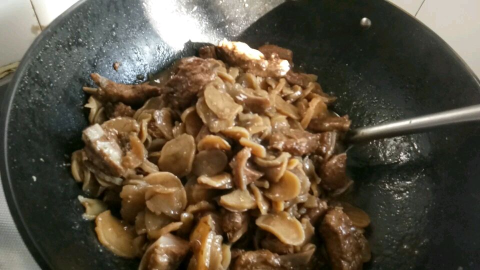 今天改善伙食排骨炖土豆干