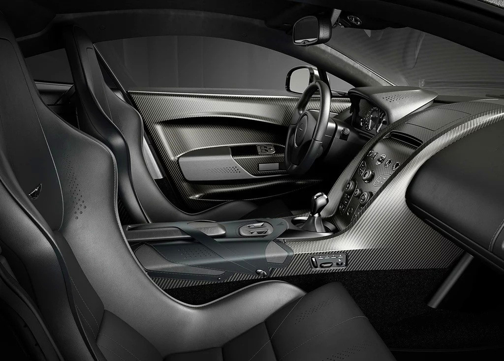 阿斯顿·马丁-v12 vantage,终极炫酷跑车