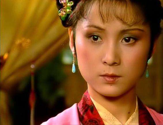 红楼梦里的秋纹究竟是何方神圣,对平儿都敢直接叫嚣