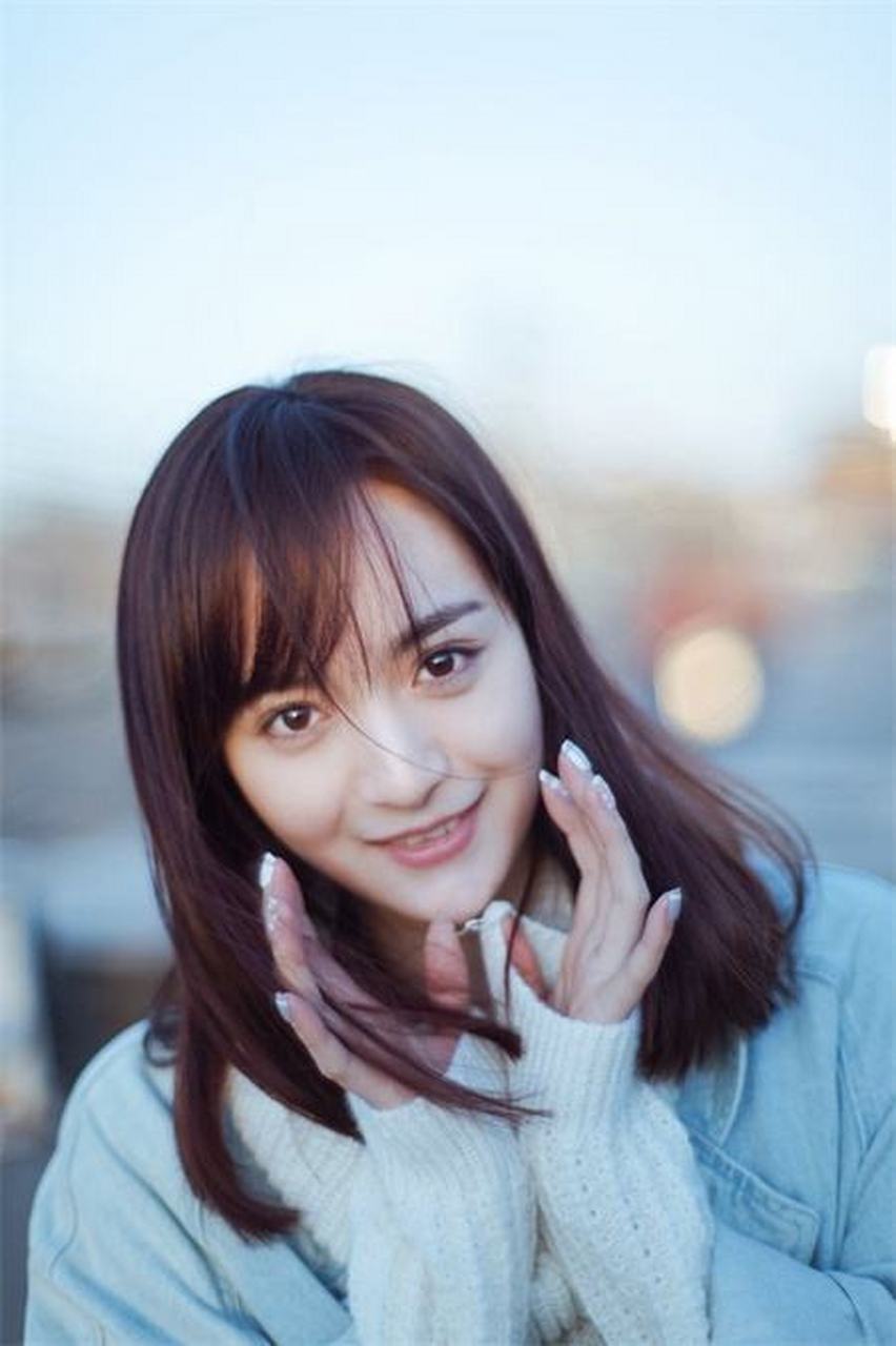 校花#翟天临前女友李依伊,1992年出生于江西,毕业于于北京电影学院