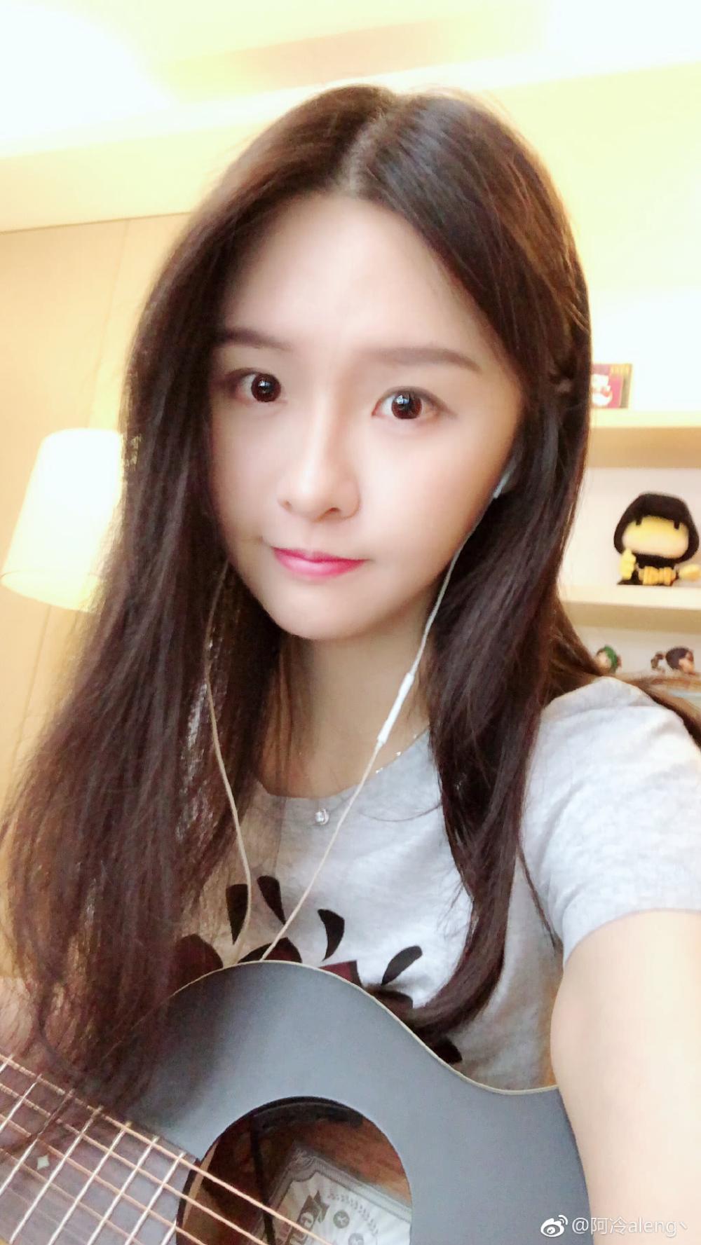 斗鱼阿冷坚持微博打卡30天,阿冷:我其实真的是个挺自闭的人!