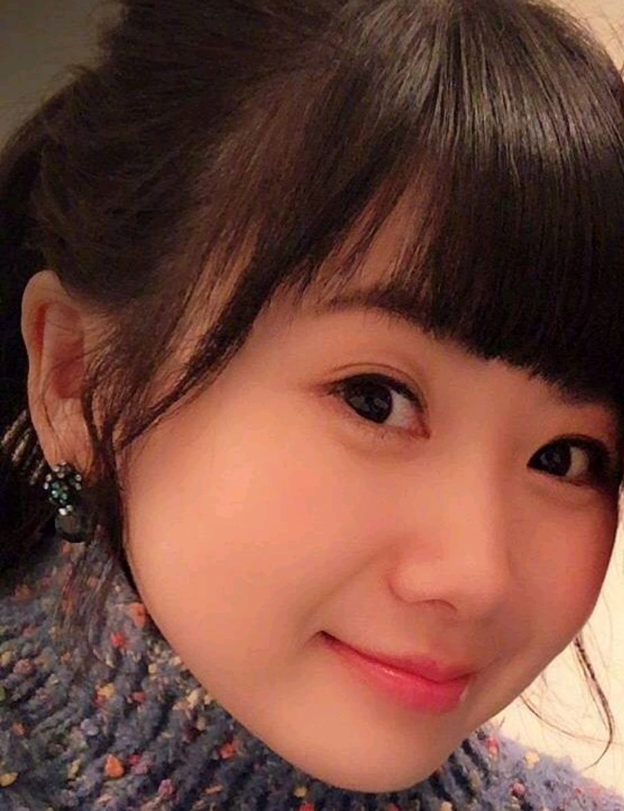 圆圆的脸蛋,萌态十足!