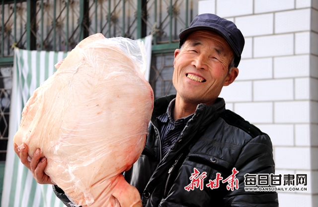 「新春走基层」贾海峰:发展产业动力足 摘掉"穷帽"迎新春