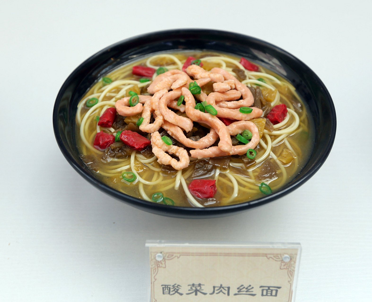 #家居购物指南# 粉丝们呢一定要跟我学会这一碗老坛酸菜牛肉面,汤汁儿