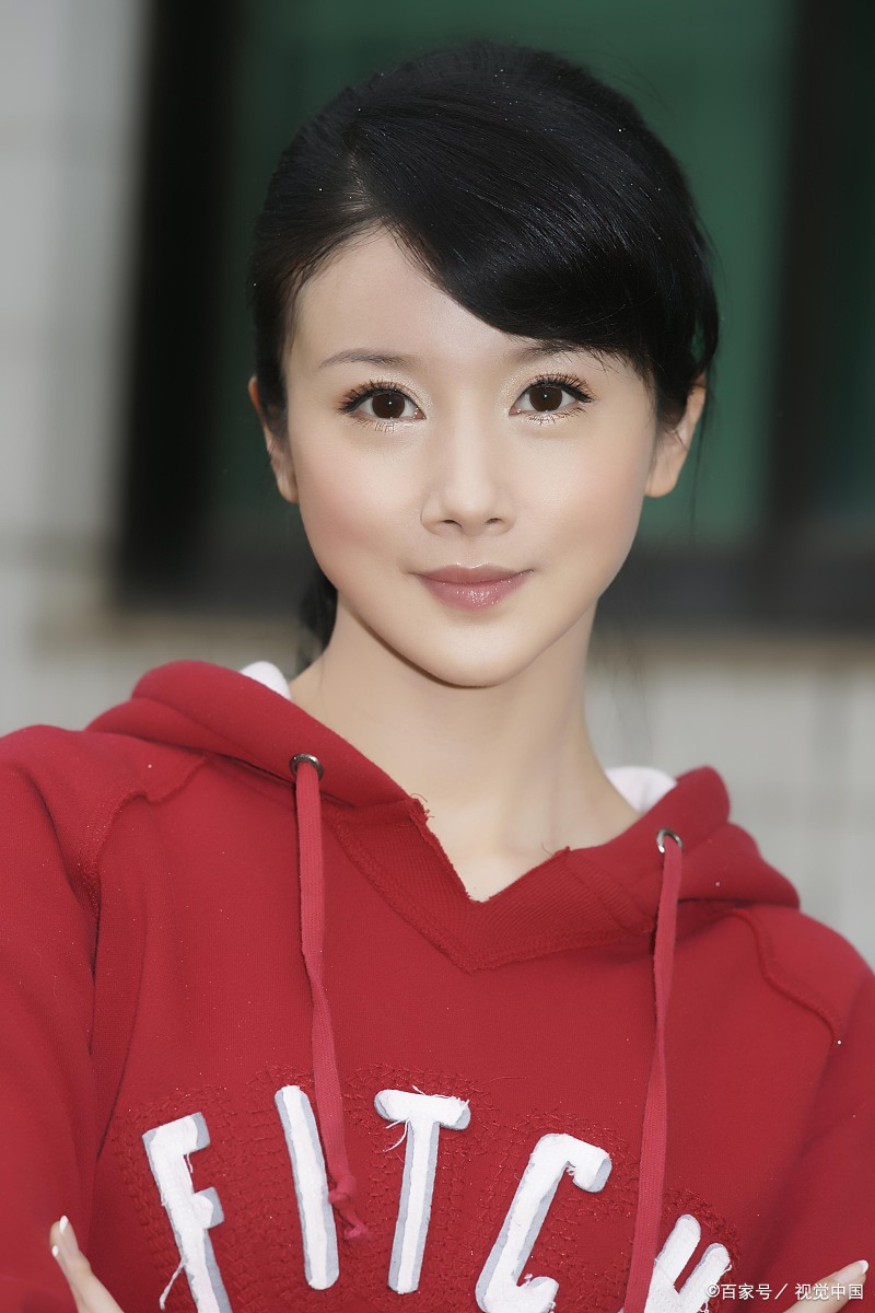 演员孙菲菲的一篇控诉文章引爆了公众对娱乐圈内霸凌问题的关注