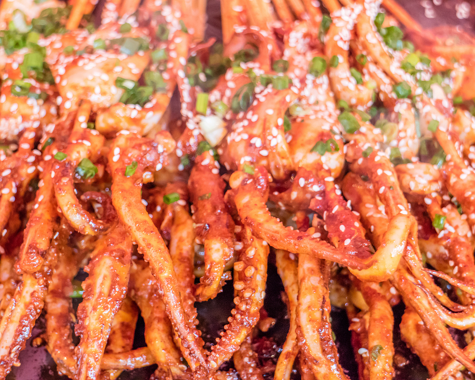 是一道适合聚餐的佳肴.[原文:火爆鱿鱼须的做法和用料]