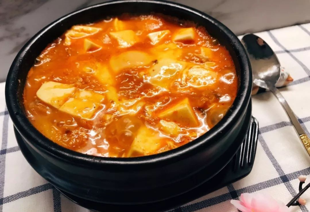 美食:泡菜嫩豆腐汤,鲜香味美