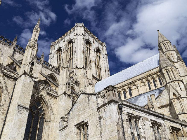 启蒙运动是场观念的改革,废弃了宗教的观念,发现了自然法则