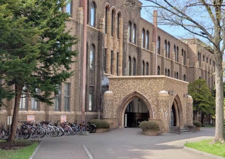 这个学校的景色优美,可以来看一看,它就是北海道大学札幌校区