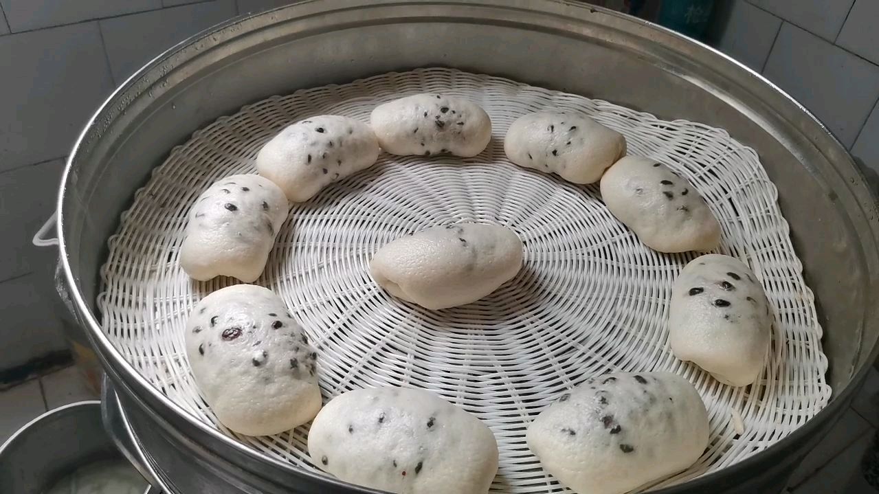 红豆馒头简单容易做吃起来也香