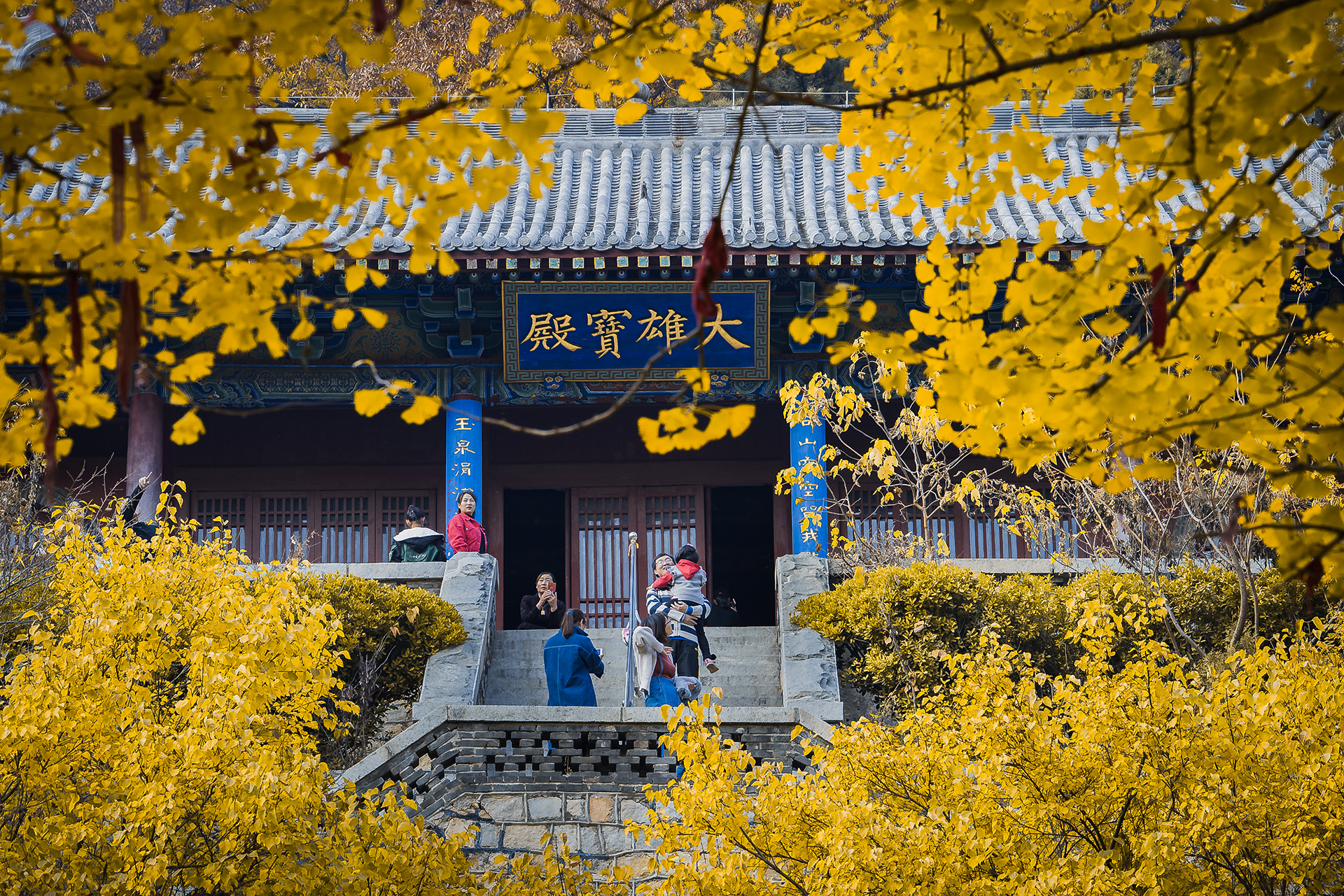 摄影框架式构图只不过是满足了你的好奇心或偷窥欲