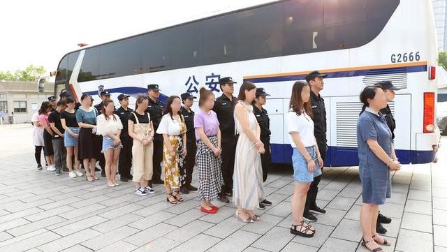 浙江警方破获特大虚拟币诈骗案,抓71人,大部分年轻女孩