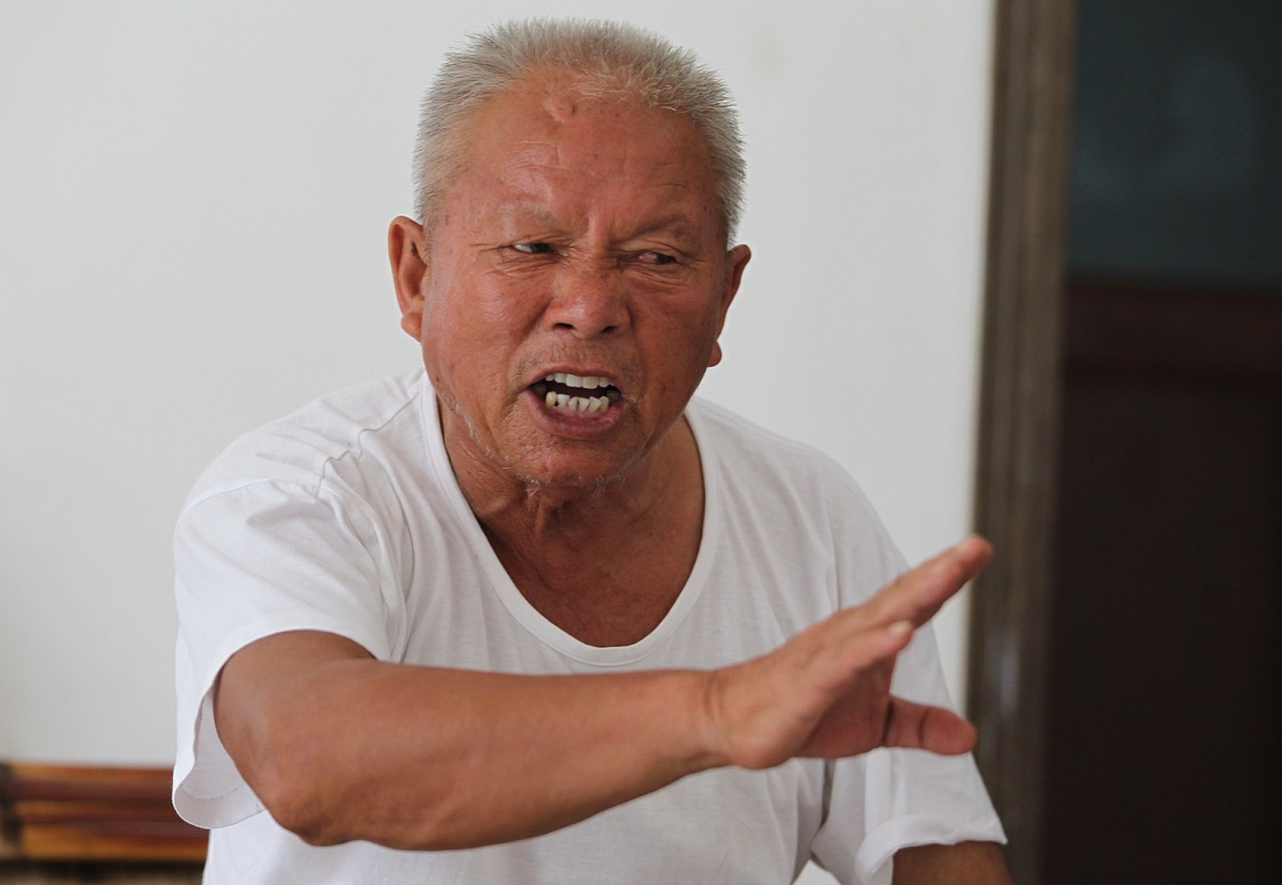 大爷遇诈骗因嗓门大被及时止损# 近日,在安徽亳州望疃派出所,一位