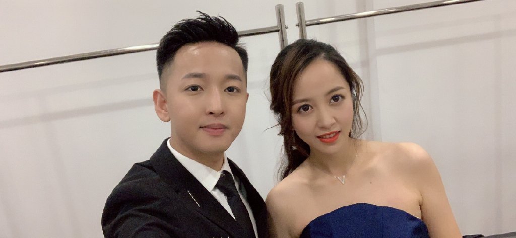 板娘小薇挑战吃鸡失败,甘愿受罚变大妈