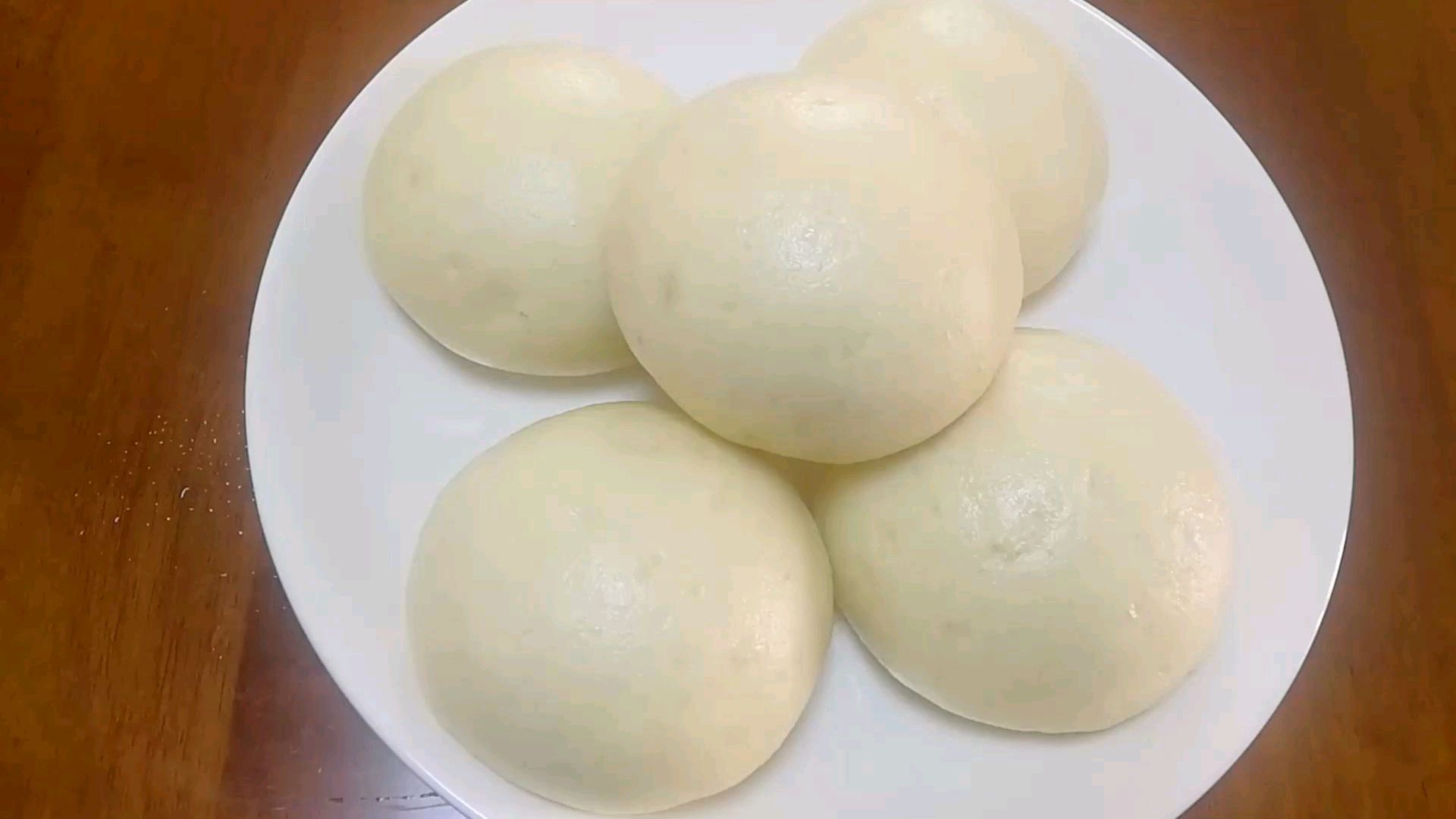蒸馒头到底要不要二次醒发?教你几个小技巧,馒头松软有嚼劲