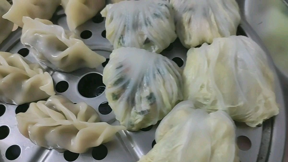 玉米香菇胡萝卜搭配五花肉剁碎制成的陷,包出来的饺子营养美味