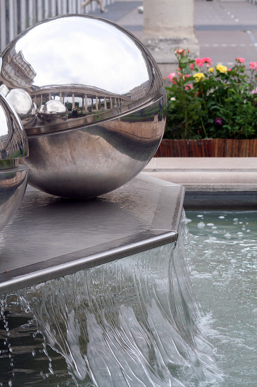 不锈钢水景雕塑是什么?